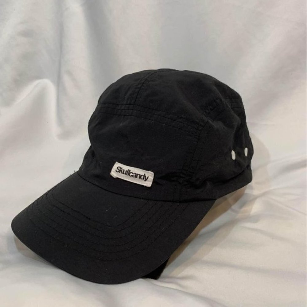 SKULLCANDY hat. Black & adjustable. New condition.